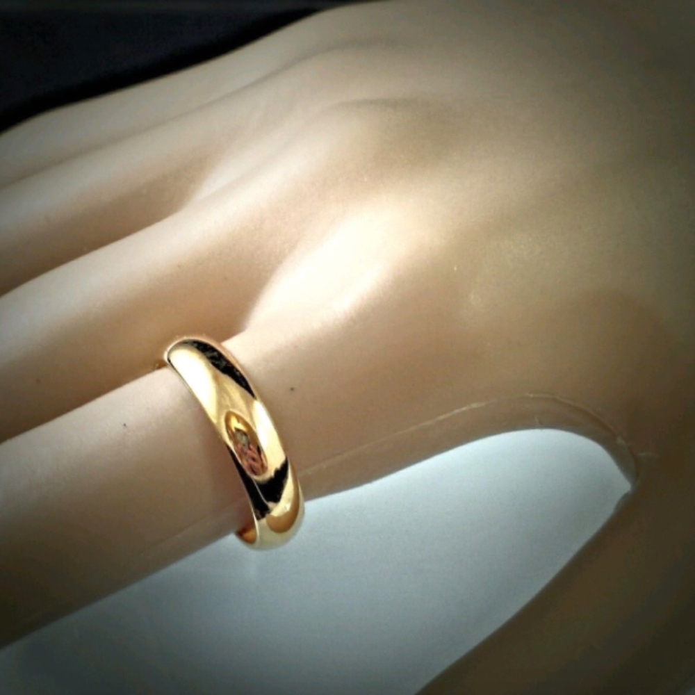 Gold Plated Band  Ring Size  8  5 mm Classy Simple  *